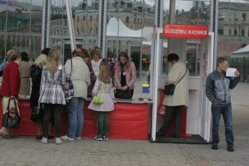 Pēc trīs mēnešu vasaras tūres pa Latviju Sūdzību Kiosks ir atgriezies Rīgā